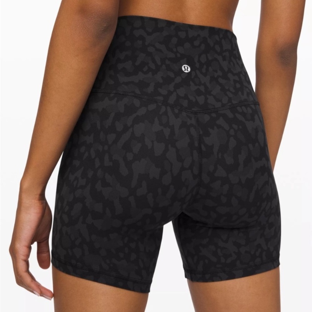 Lululemon black leopard 6” align shorts size 4